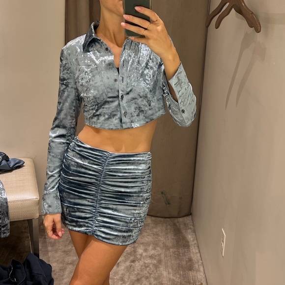 BACKGROUNDE NYC Set - Kat Cropped Crushed-Velvet Shirt and Skirt (Size Small) - Picture 6 of 7